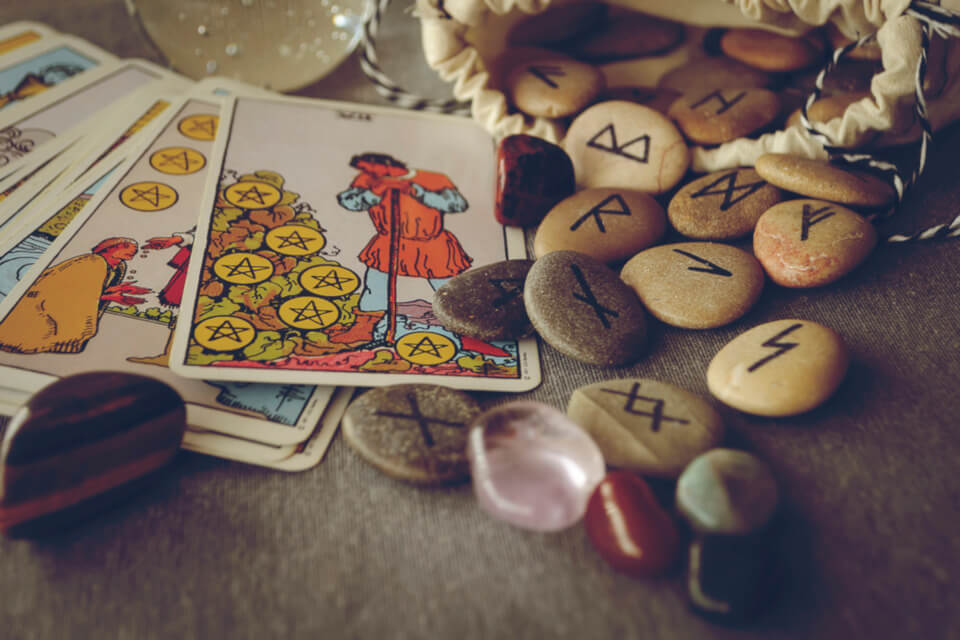Les 6 Niveaux de Runes et Leurs Associations WeMystic France